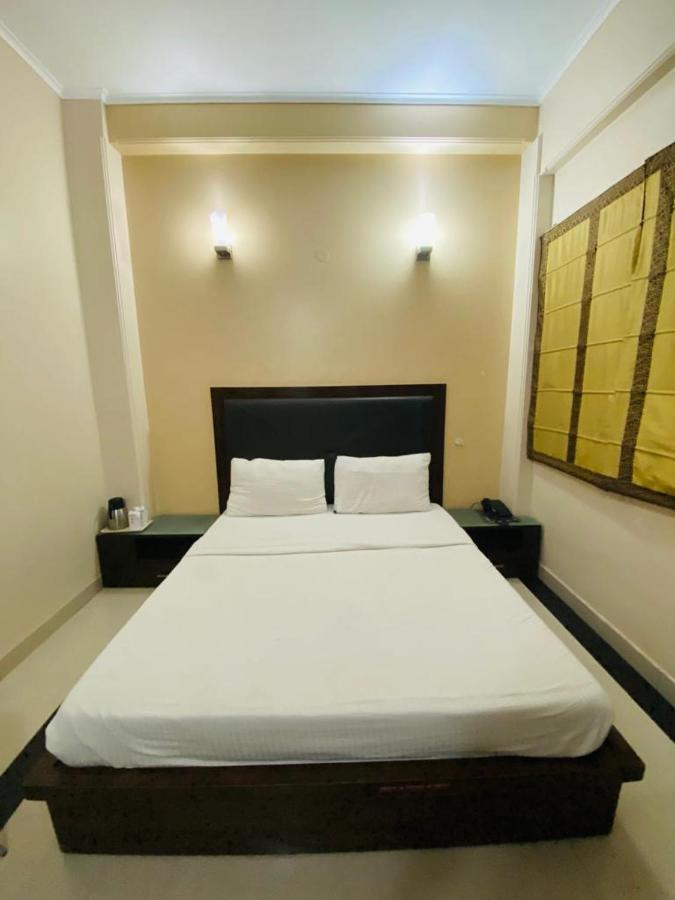 Lloyd Residency Nehru Place Hotel 3*